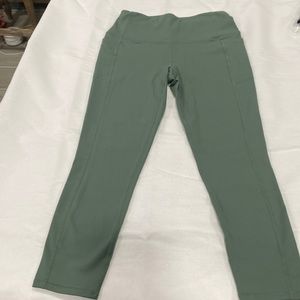 Sketchers leggings , with pockets on the side, small size, green color